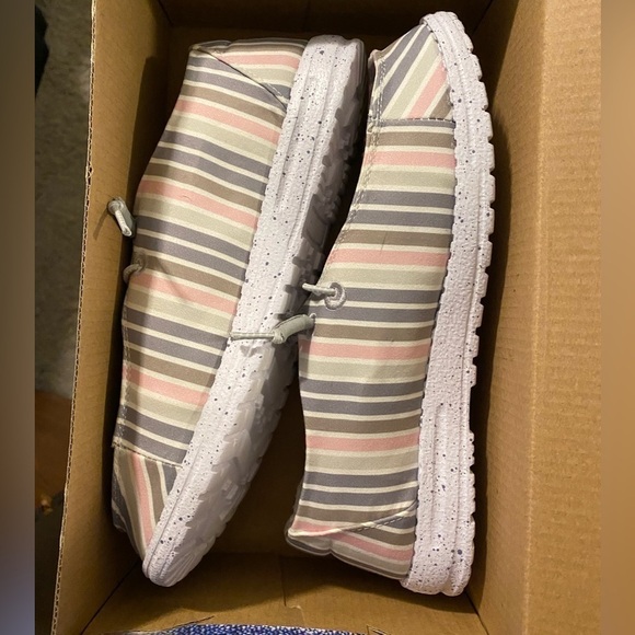 {True Craft} Multi Stripe Chulka Bungee Comfort Sneakers - Picture 3 of 6